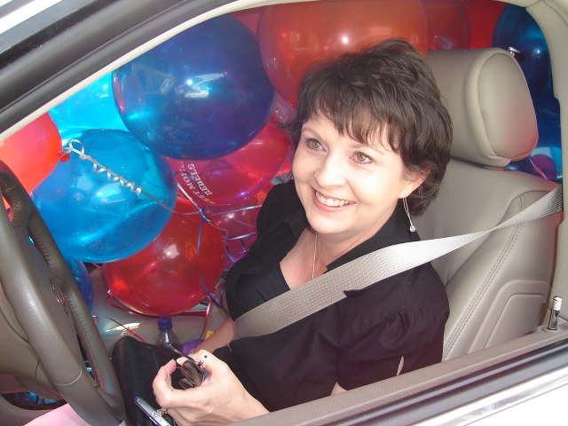 Cindys car was FULL of Balloons!  She could only turn one way on her way to Canards since she could not SEE!